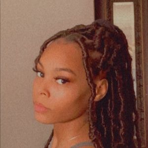 Meet your Posher, Briana